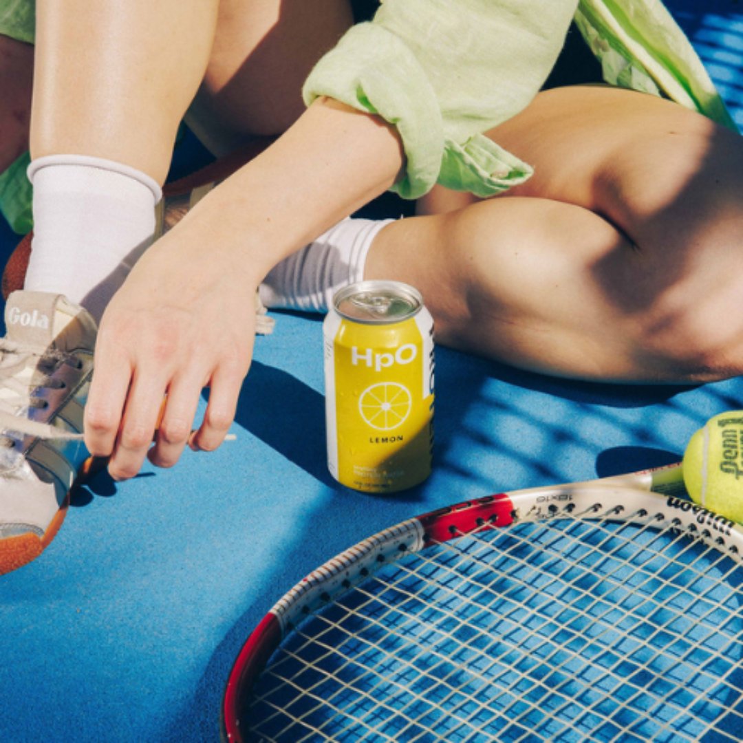 HpO Lemon on tennis court